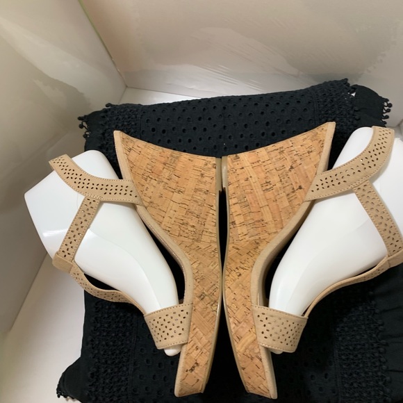 Style Charles Wedge Heels Size 10.5 Taupe/Nude - Picture 4 of 12